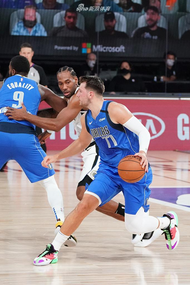 通过他的表 通过他的表